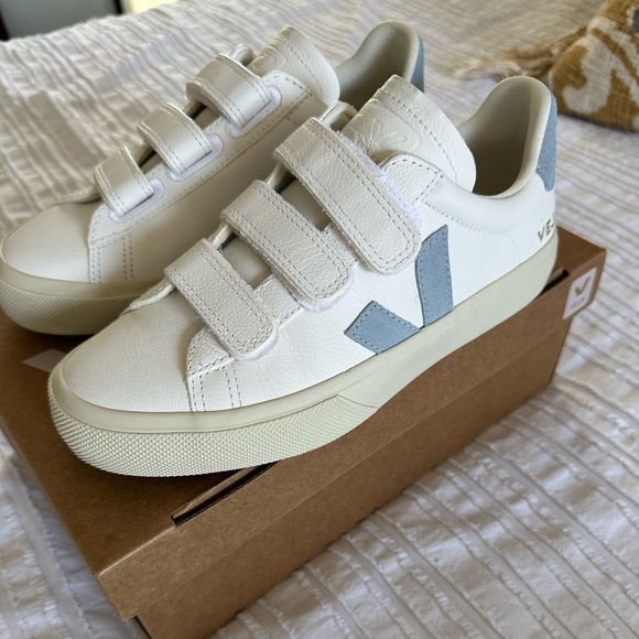 *SOLD* Veja - Recife logo white and steel - Picture 5 of 6